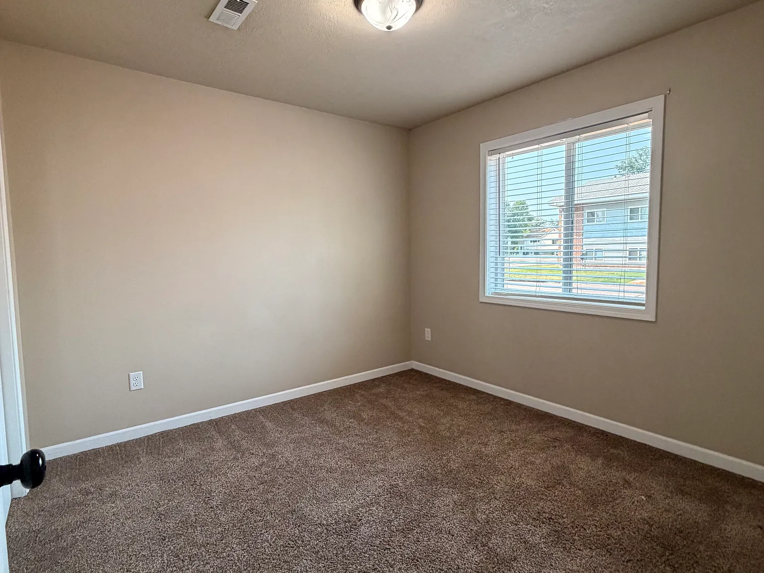 3 bed, 1400 sqft, $1,845 — Photo 4