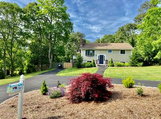 64 E Tiana Rd, Hampton Bays, NY 11946