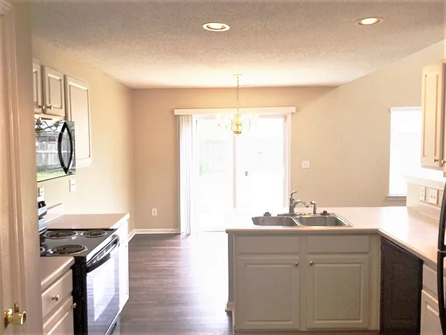 4271 Lake Woodard Dr — Photo 2