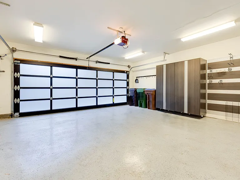 363 E Strawberry Dr — Photo 36