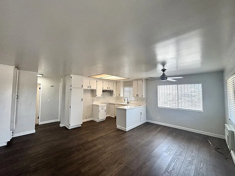 7604 S Figueroa St — Photo 2