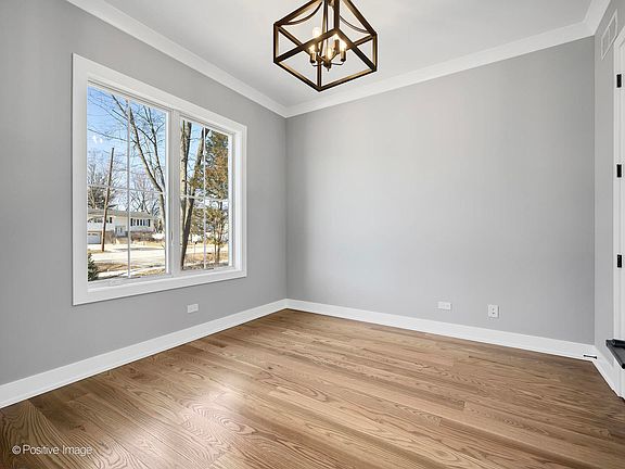 4th image of 6925 Clarendon Hills Rd