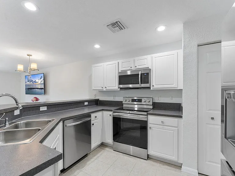 16129 Sierra Palms Dr — Photo 8
