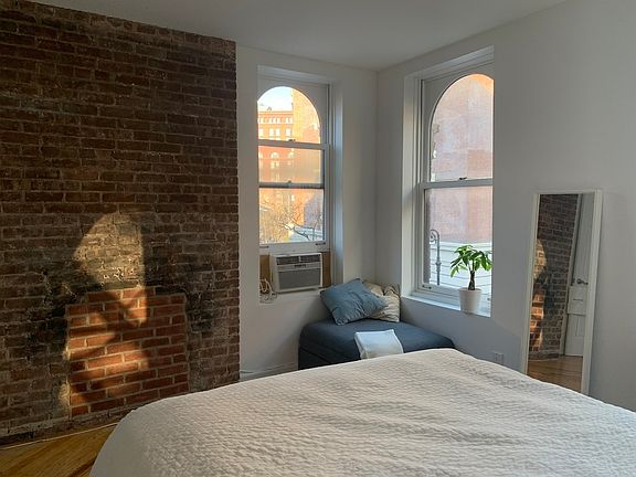 4th image of 90 Bedford St APT 2A