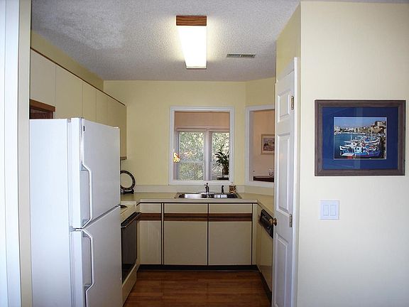 2nd image of 4 Hearthwood Cir