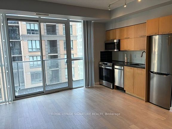3rd image of 126 Simcoe St #1307