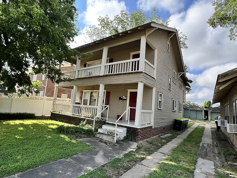 827 E Main St #B — Photo 1