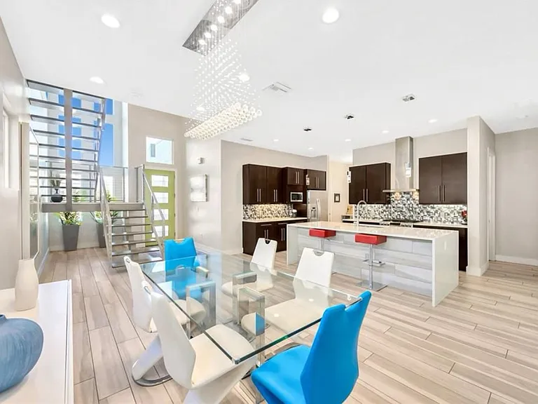 2706 W Trilby Ave — Photo 5