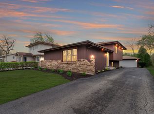 22W345 1st St, Glen Ellyn, IL