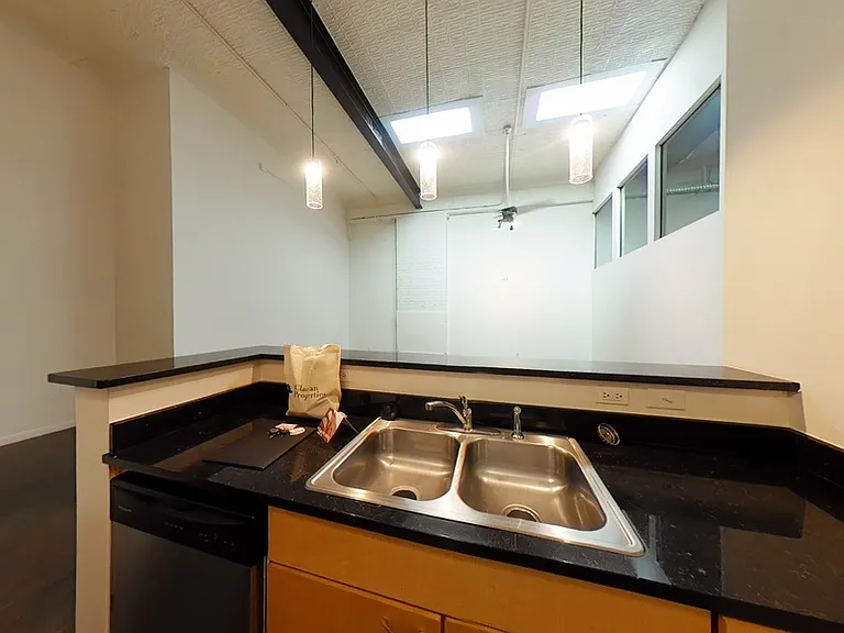 1011 W Marshall St #122 — Photo 4