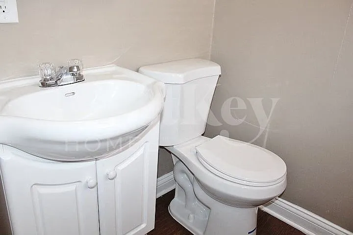 2052 Newhaven Dr — Photo 9