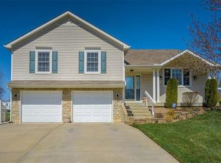 630 Hillcrest Cir, Lansing, KS 66043