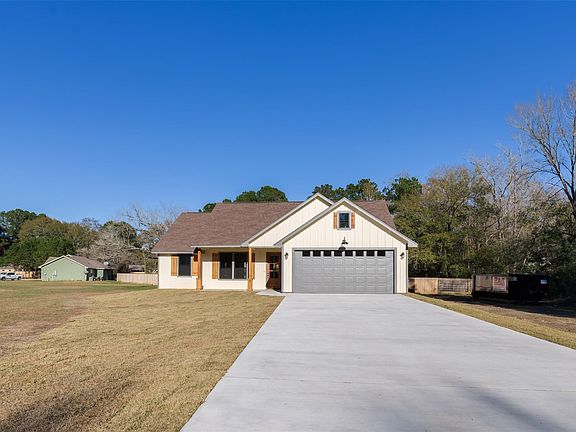 2nd image of 5 Oakwood Ln