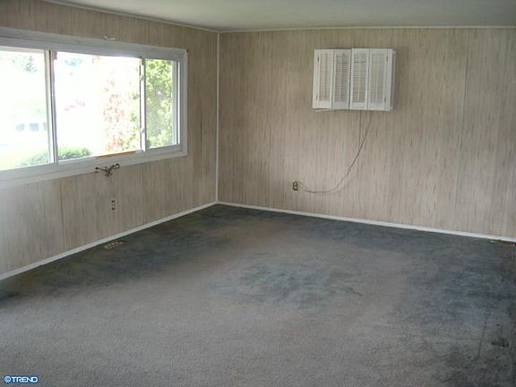 3rd image of 5 Harvey Cir
