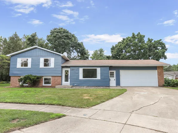 1812 Carlsbrook Ln, Portage, MI 49024