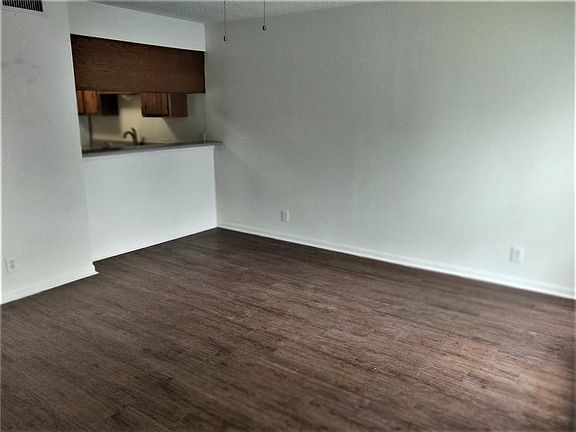 5th image of 4816 Delwood St #1