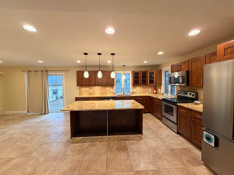 112 Quinobequin Rd — Photo 4