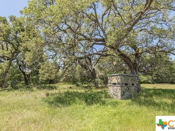 5400 County Road 283, Edna, TX 77957