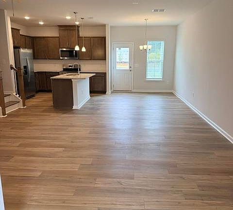 4th image of 204 Broomside Ave
