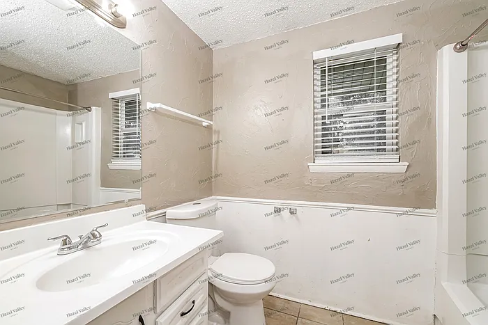 1100 Locust Dr — Photo 8