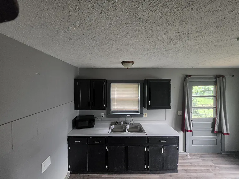 2075 N Grace Ave — Photo 8