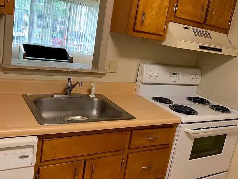 200 Highland Ave #101 — Photo 8