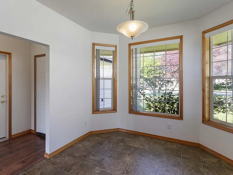 Kitchen dining area