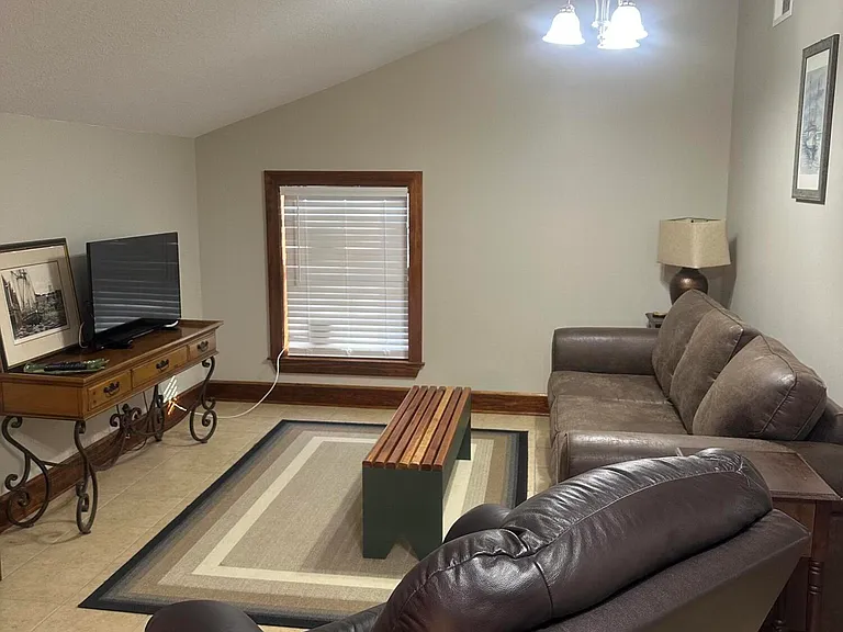 10325 Clearwater Rd — Photo 14