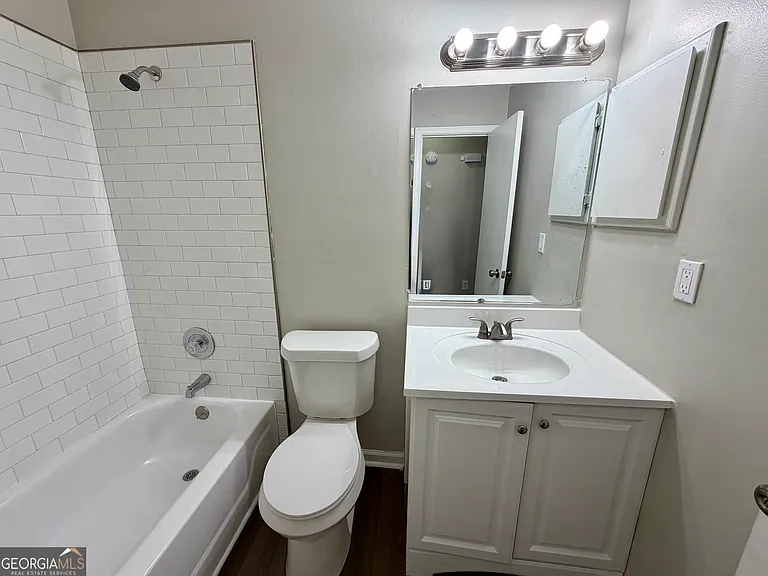 5663 Saint Thomas Dr — Photo 9