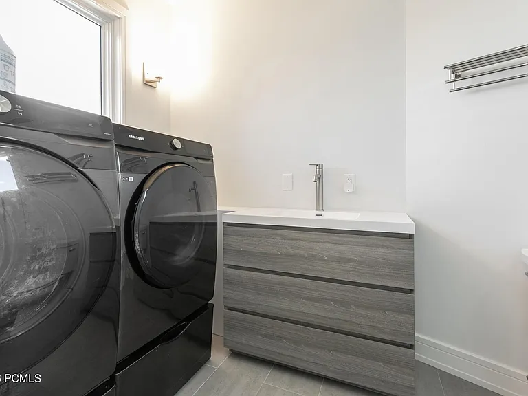1135 E Lasso Trl — Photo 25