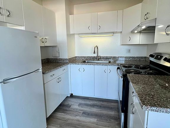 5th image of 2728 Judah St APT 10