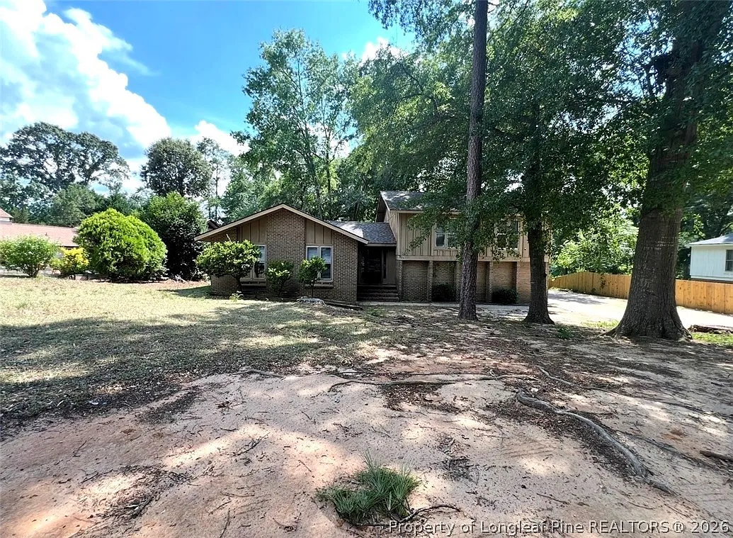 4 bed, 3.0 bath, 2583 sqft, $2,000 — Photo 1
