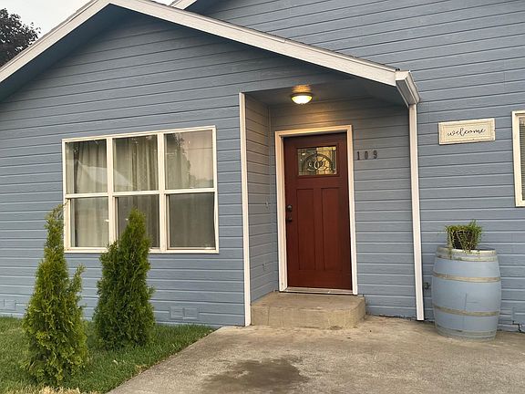 2nd image of 109 Jordan Ln #109