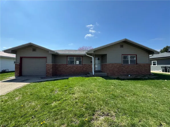 2413 Essex Ave, Mattoon, IL 61938