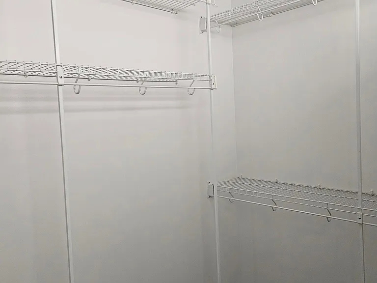 Master Bedroom walk in