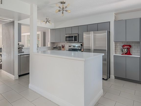Remodeled Kitchen 1528 N Oak St