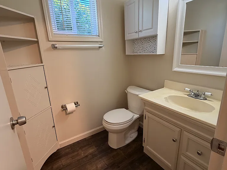 1/2 bath