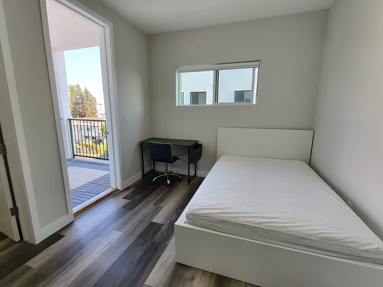 1280 W 37th Pl #A4N — Photo 3