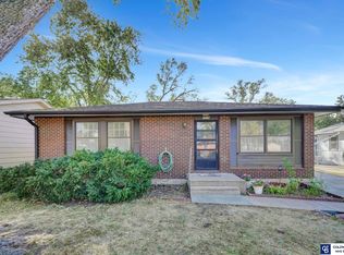 7215 Cuming St, Lincoln, NE 68507