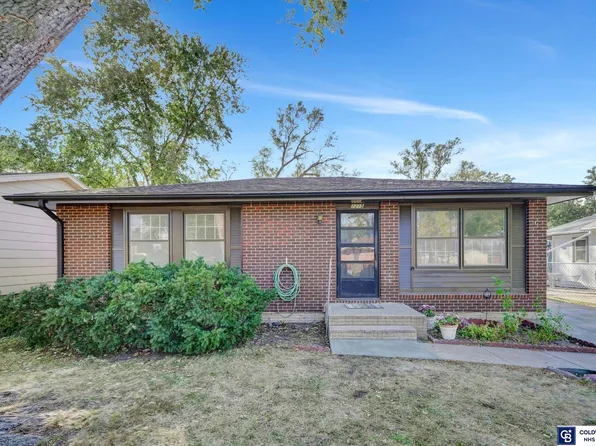 7215 Cuming St, Lincoln, NE 68507