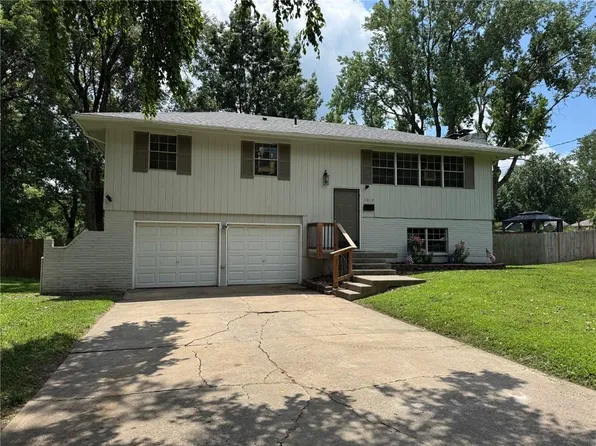 1012 NW A St, Blue Springs, MO 64015