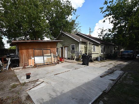 3rd image of 3908 Bering St