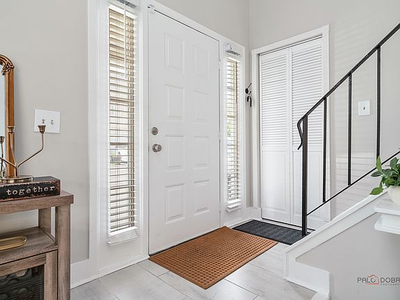 4th image of 221 Ivy Ct