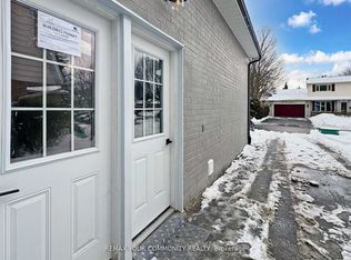 264 Currey Cres E, Newmarket, ON L3Y 5M9