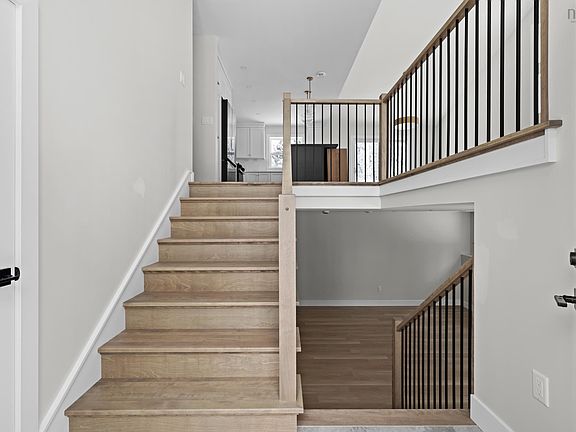 5th image of 305 Everwood Ave #403