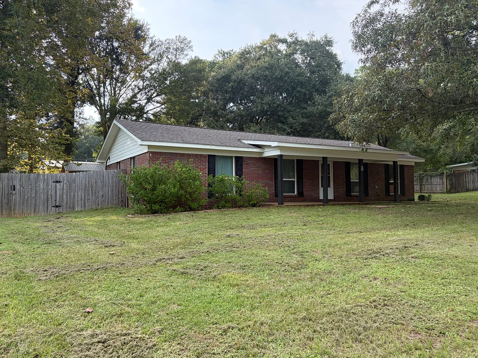 4 bed, 1.5 bath, 1404 sqft, $1,800 — Photo 2