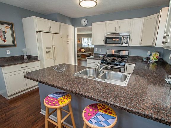 4th image of 10250 Brighton Cir