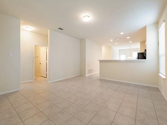 4th image of 240 La Dera Dr