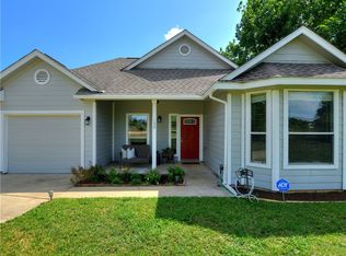 130 Flaming Oak Dr, Bastrop, TX 78602