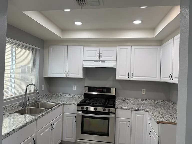 2255 E Sunrise Ln #B — Photo 8
